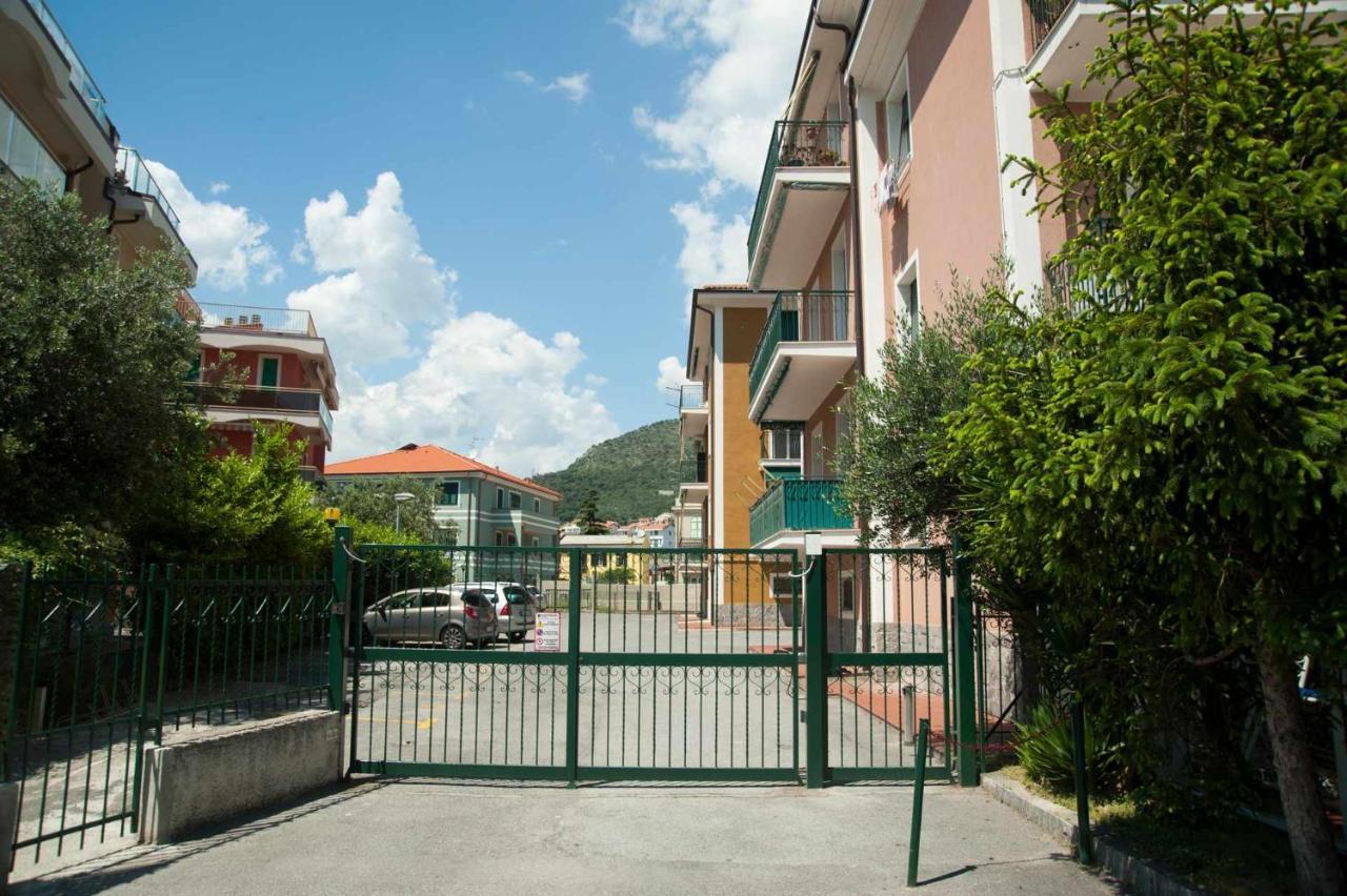 Cipriani 5 Rivieraholiday Pietra Ligure Exterior foto